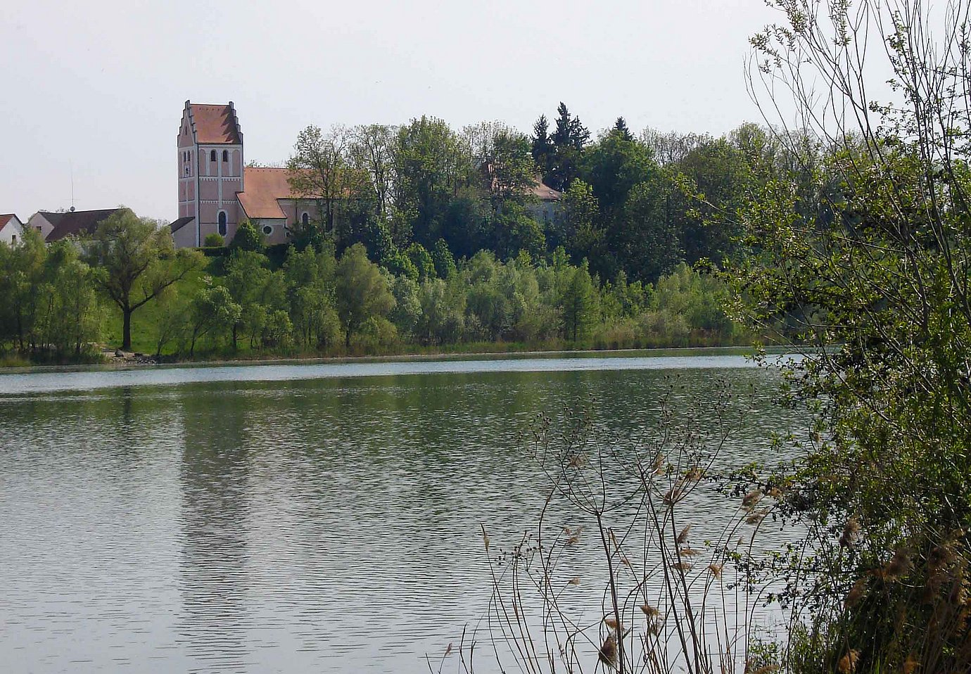 Blick über die Isar auf Niederpöring. (Bild: Gemeinde Oberpöring) Blick über die Isar auf Niederpöring. (Bild: Gemeinde Oberpöring)