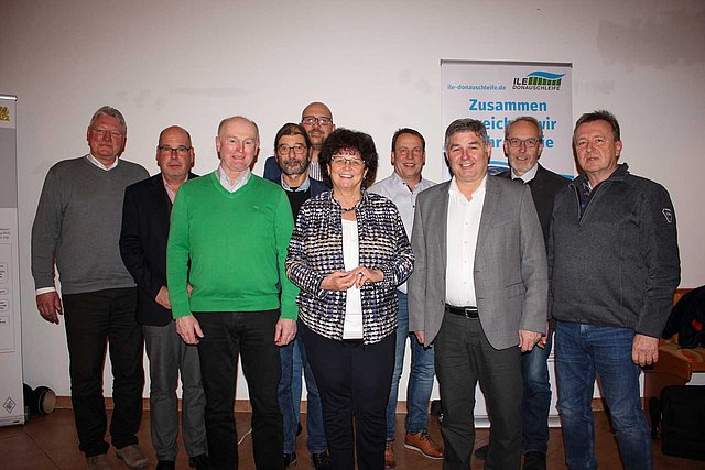 Die ILE-Vorsitzende Liane Sedlmeier (Mitte) berichtete bei der gemeinsamen Ratssitzung von den Erfolgen der ILE-Arbeit. Die ILE-Vorsitzende Liane Sedlmeier (Mitte) berichtete bei der gemeinsamen Ratssitzung von den Erfolgen der ILE-Arbeit.
