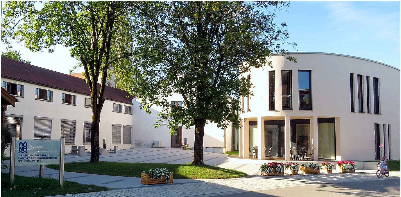 Die Landvolkshochschule, einer der vielen Bildungsstätten in Niederalteich. (Bild: Gemeinde Niederalteich) Die Landvolkshochschule, einer der vielen Bildungsstätten in Niederalteich. (Bild: Gemeinde Niederalteich)