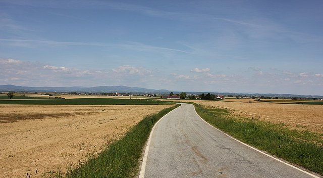 Wie berichtet erarbeitet die ILE ein alltagstaugliches Radwegekonzept. Bei der Streckenbefahrung unterstützt von lokalen Erhebern konnten die beauftragten Büros jetzt den Bürgermeistern und Verwaltungen einen ersten Netzentwurf zur Diskussion stellen. (Bild: Wolfgang Fruhmann)